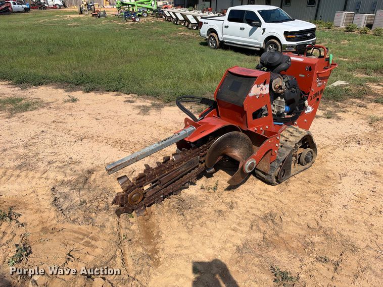 2018 Ditch Witch C24X trencher - ES8267