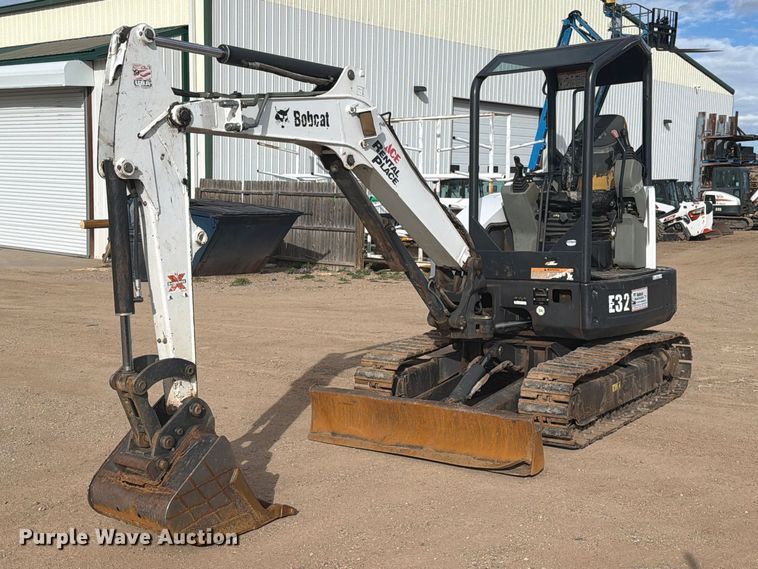 2012 Bobcat E32 mini excavator - EW1182