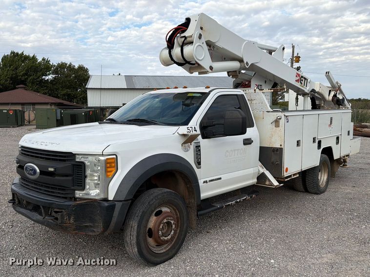 2017 Ford F550 Super Duty bucket truck - EW7569