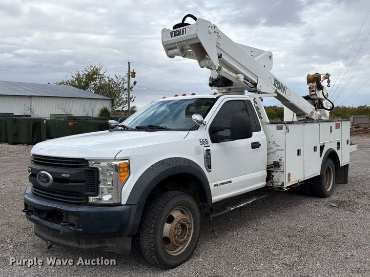 2017 Ford F550 Super Duty bucket truck - EW7570