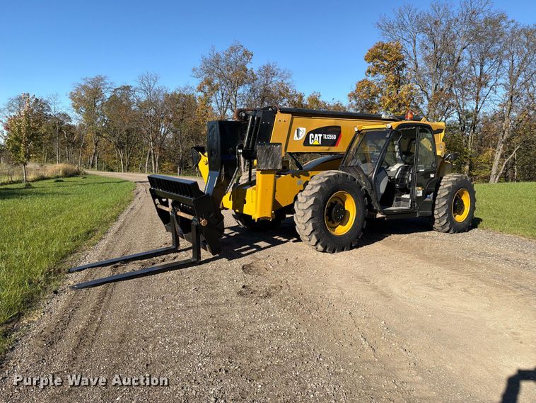 2017 Caterpillar TL1255D telehandler - EX1083