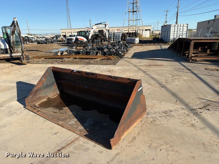 Skid steer bucket - EX4402