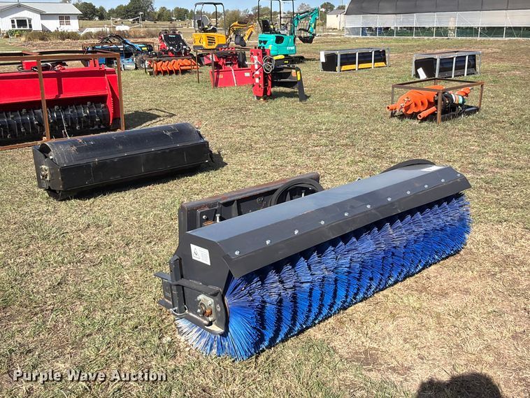 2025 Arteer ASSB-72W skid steer broom - EX4433