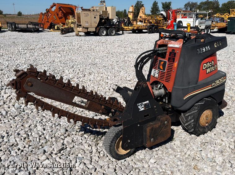 2008 Ditch Witch R300 trencher - EX4628