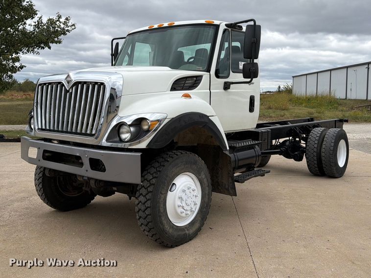 2008 International 7300 truck cab and chassis - FG0822