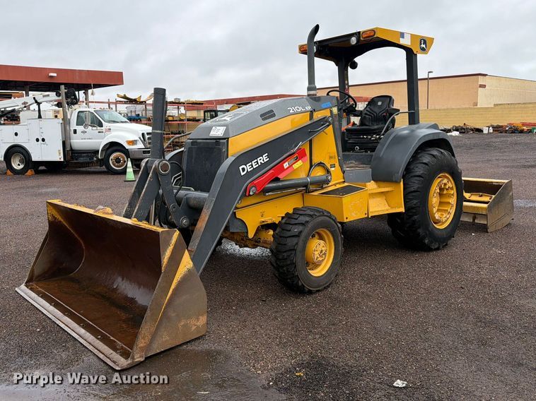 2020 John Deere 210LEP landscape tractor - FI2076