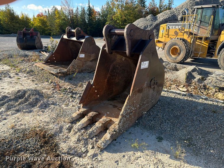 C&P Attachments Komatsu PC300-6 excavator bucket - FJ0535
