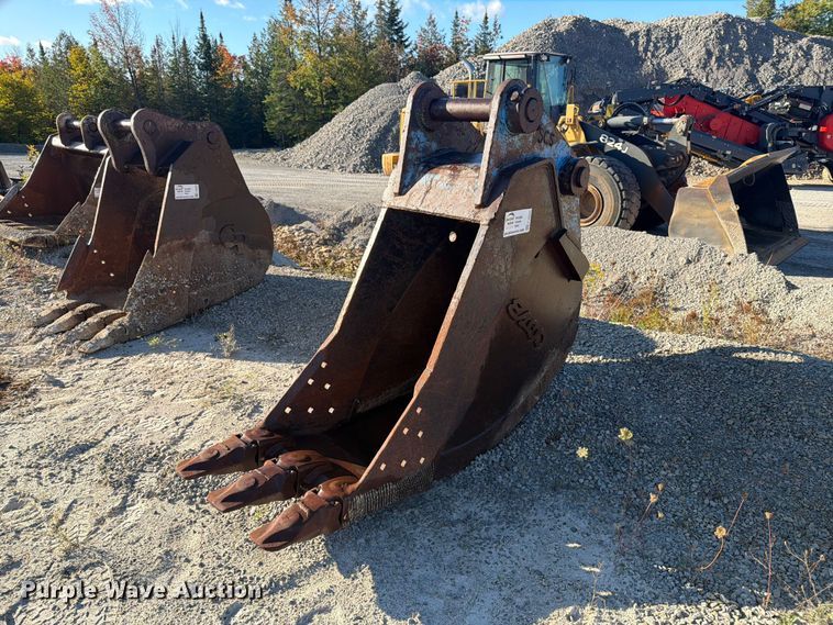Esco Komatsu PC300LC-6 excavator bucket - FJ0537