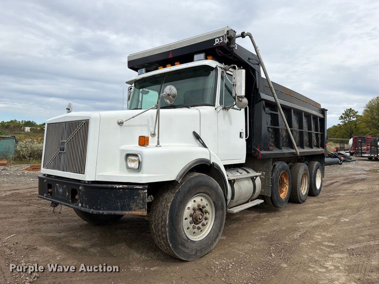 2000 Volvo WG dump truck - FJ2029