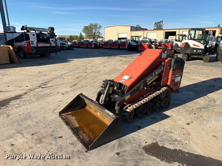 Ditch Witch SK750 compact utility loader - FN2669