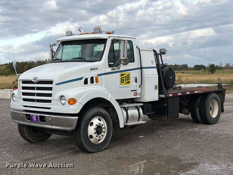 2000 Sterling Truck L7500 Series flatbed truck - FT6483