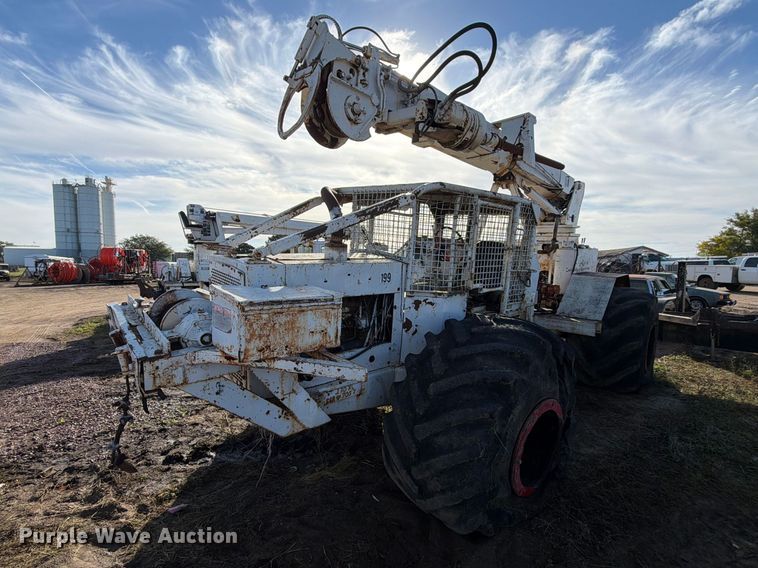 Skidder with digger derrick - FT6893