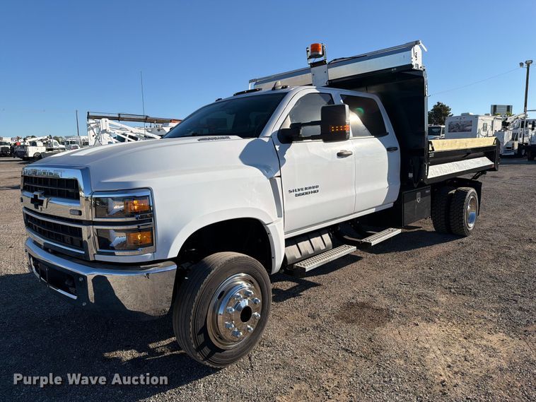 2022 Chevrolet Silverado 5500HD Crew Cab dump truck - FW3530