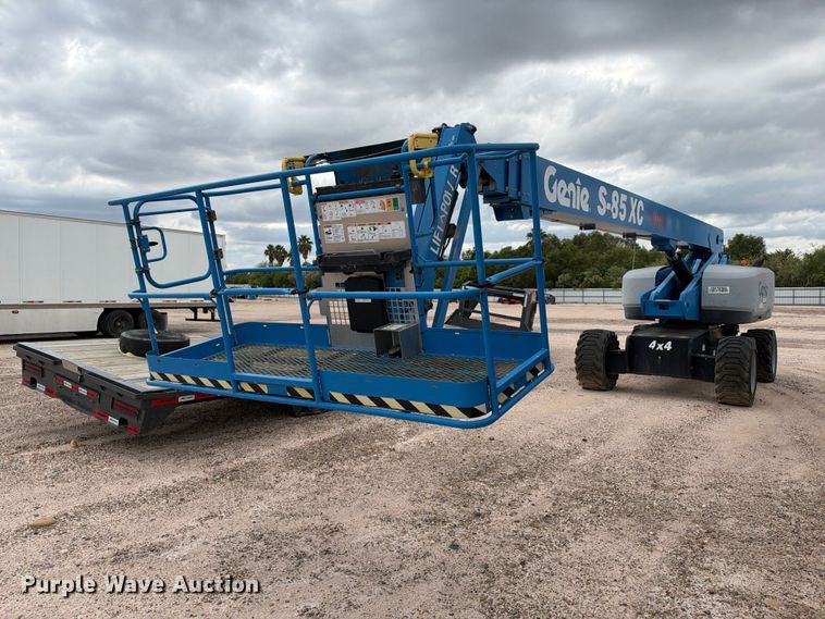 Genie S-85XC boom lift - YA5082