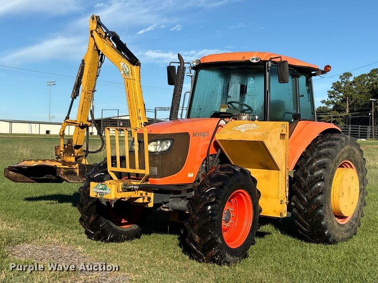 2013 Kubota M108S MFWD tractor - ES8310