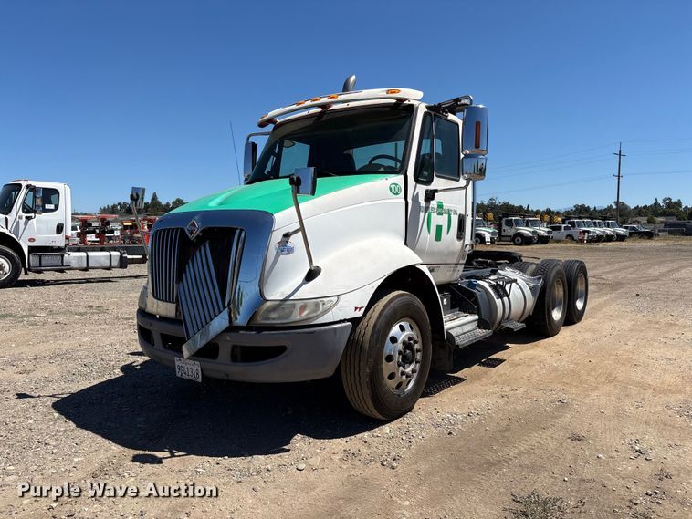 2015 International 8600 semi truck - EA0005
