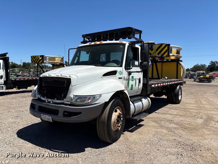 2013 International DuraStar 4300 crane truck - EA0006