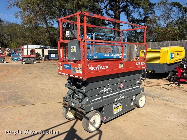 2018 Skyjack SJIII 3226 scissor lift - ES8228