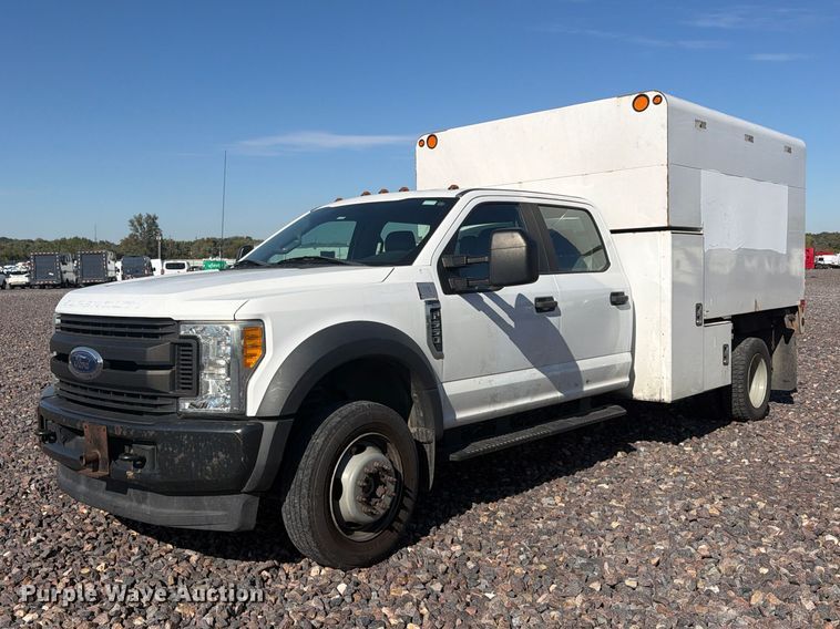 2017 Ford F550 Super Duty Ext. Cab chipper truck - YA5343
