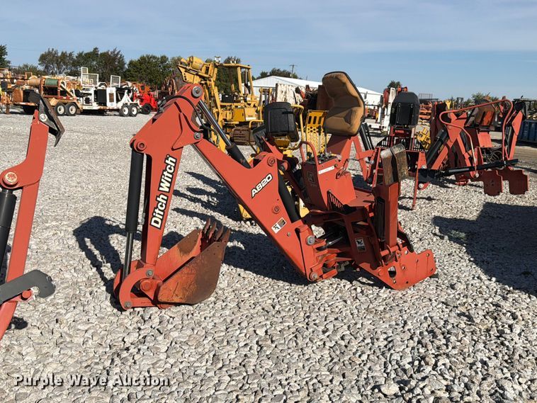 2012 Ditch Witch A820 backhoe attachment - EX4642