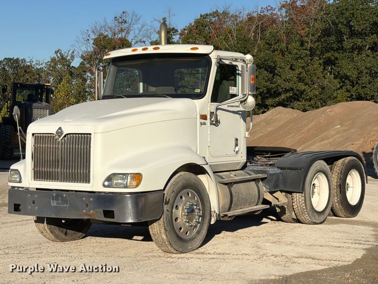 2007 International 9400i semi truck - FG0831