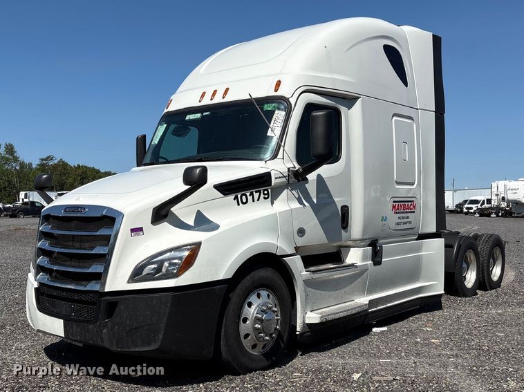 2020 Freightliner Cascadia semi truck - YA4248