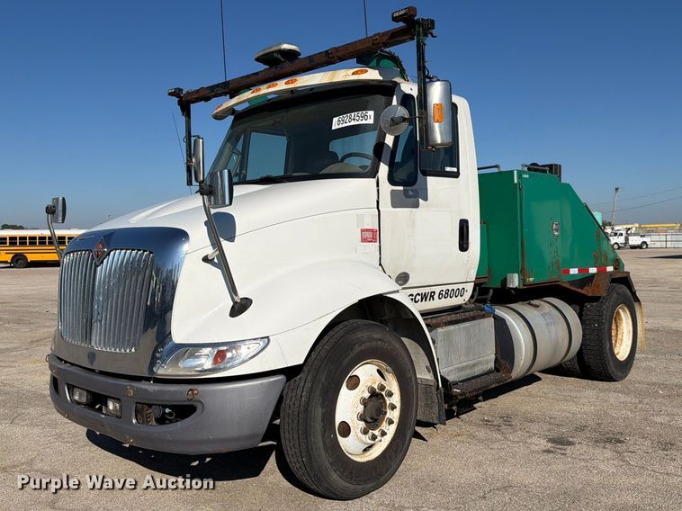 2016 International 8600 toter truck - YA5138